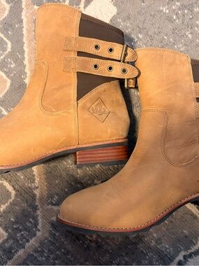 Muck Boot Company Verona Tan Brown Leather Ankle Boot with Double Buckles